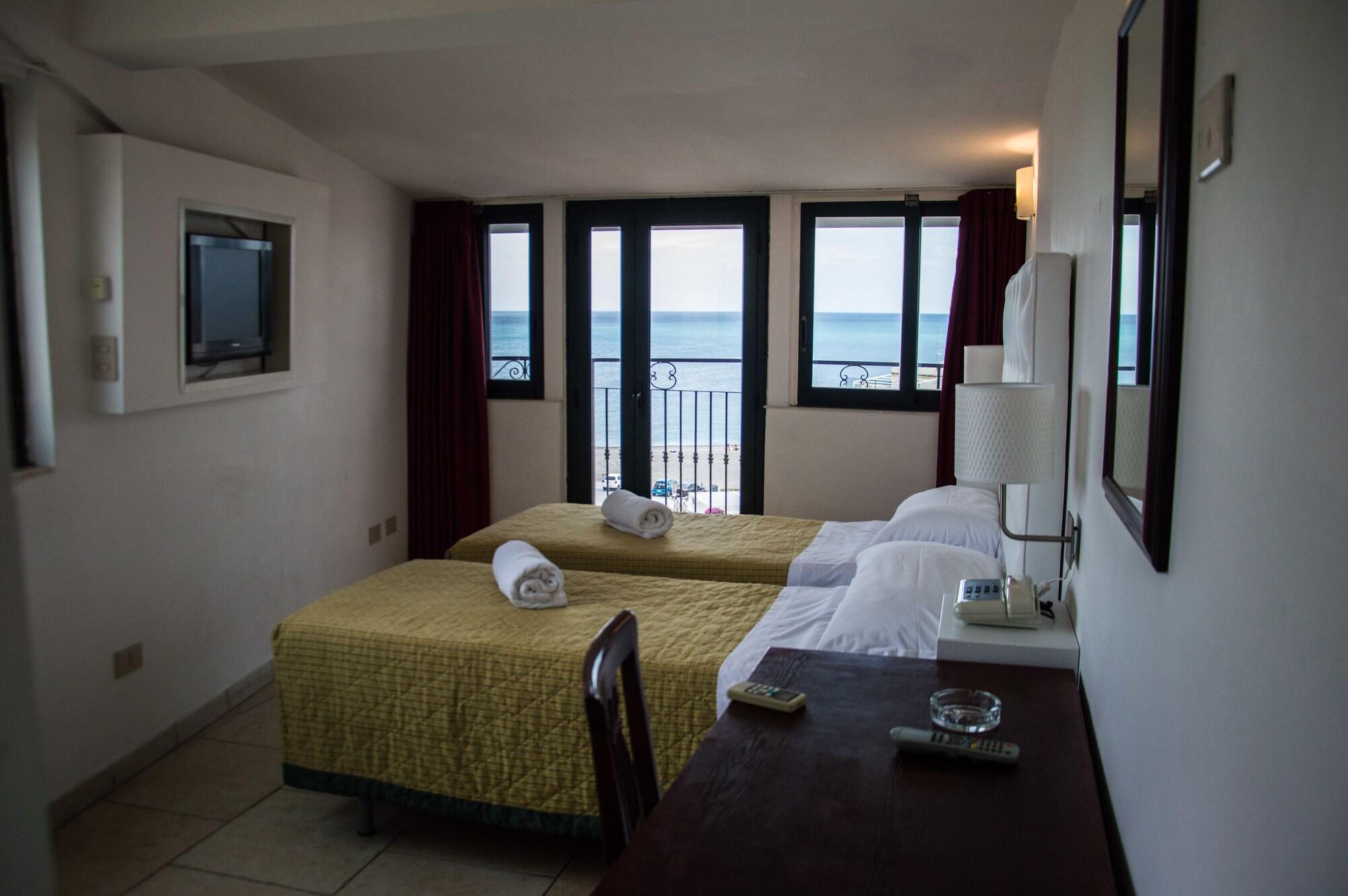 Hotel & Apartments Villa Linda Giardini Naxos Exteriör bild