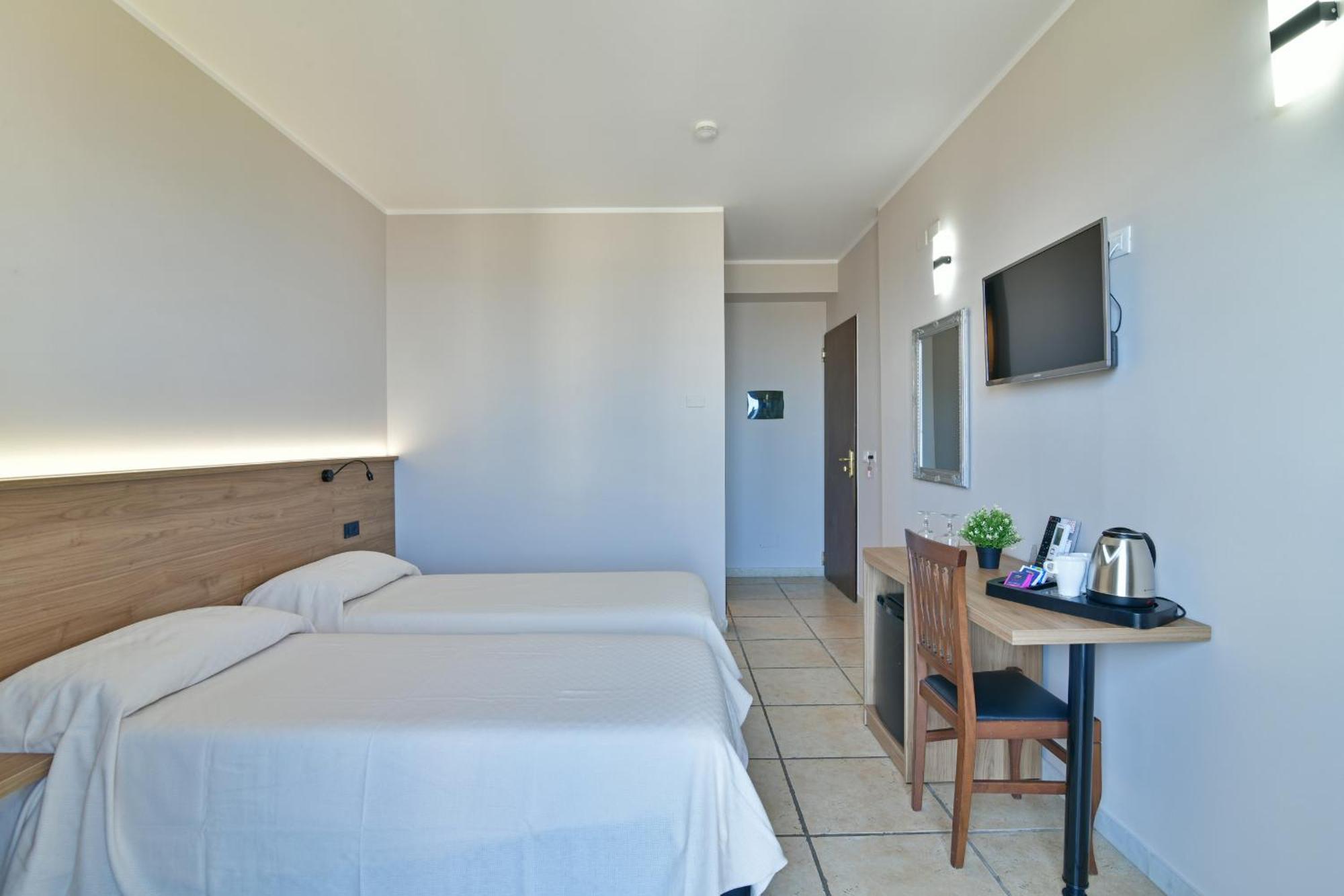 Hotel & Apartments Villa Linda Giardini Naxos Exteriör bild