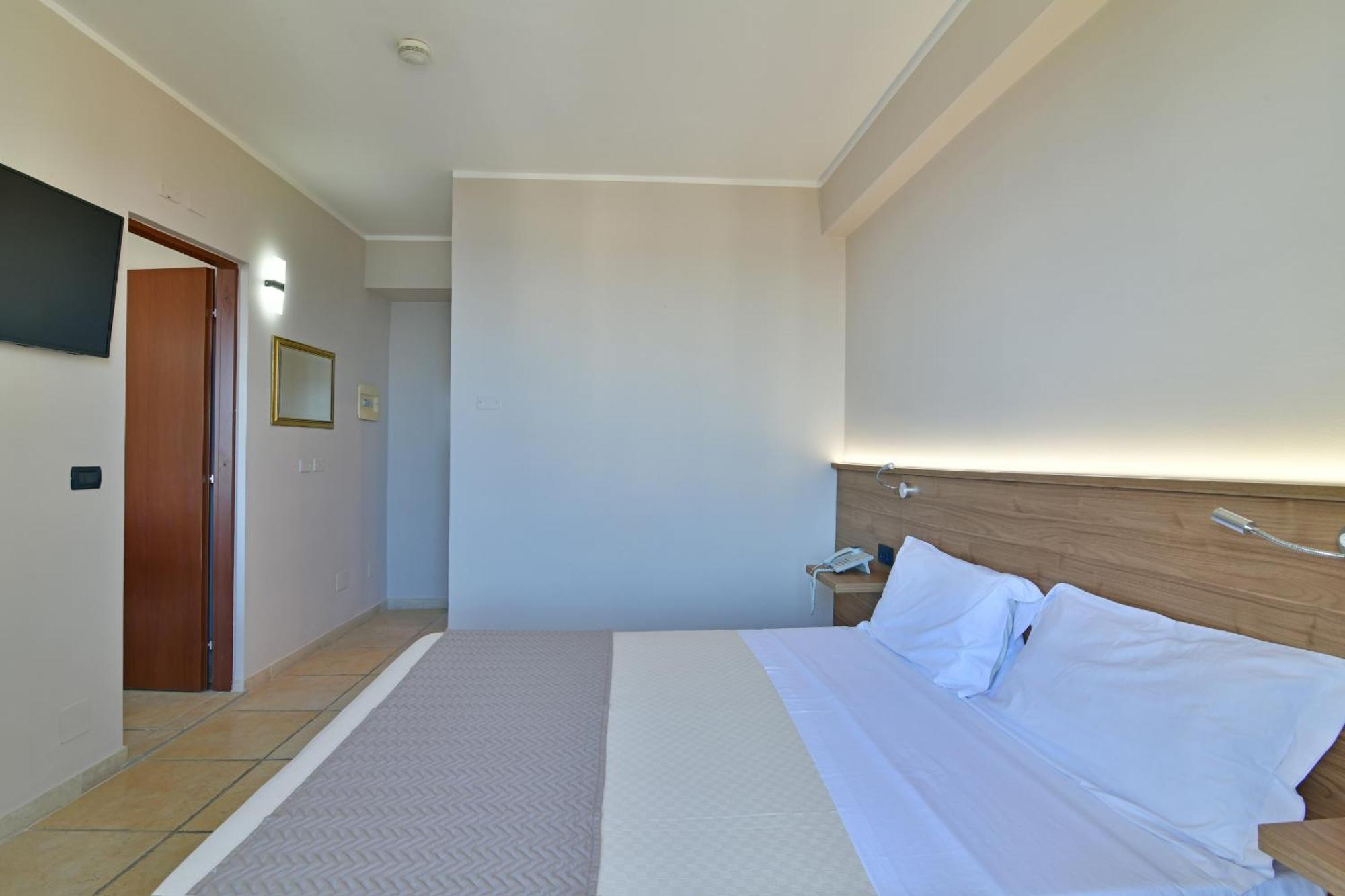 Hotel & Apartments Villa Linda Giardini Naxos Exteriör bild
