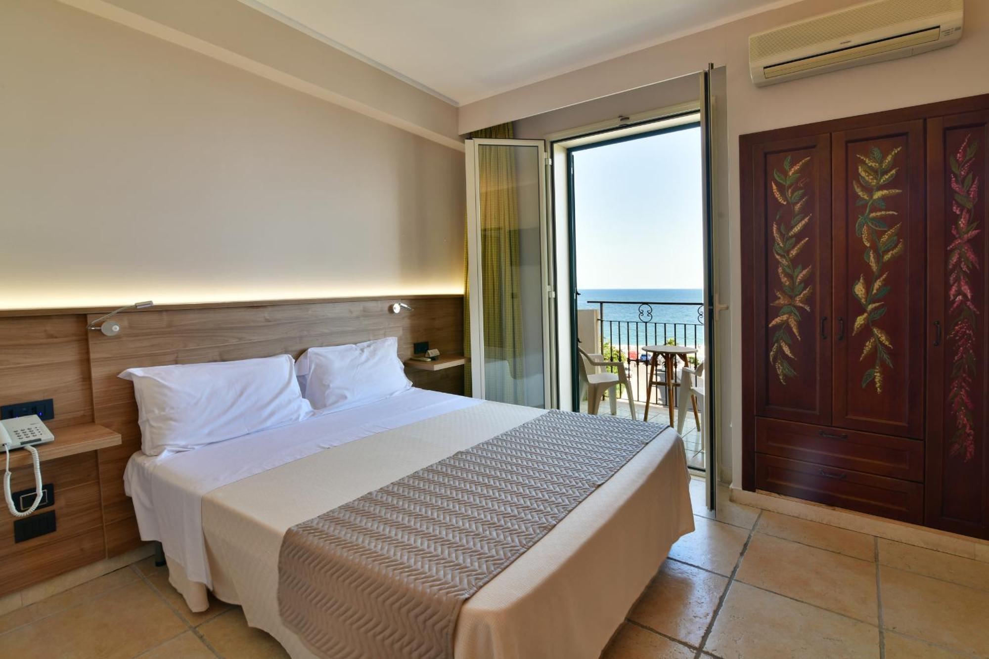 Hotel & Apartments Villa Linda Giardini Naxos Exteriör bild