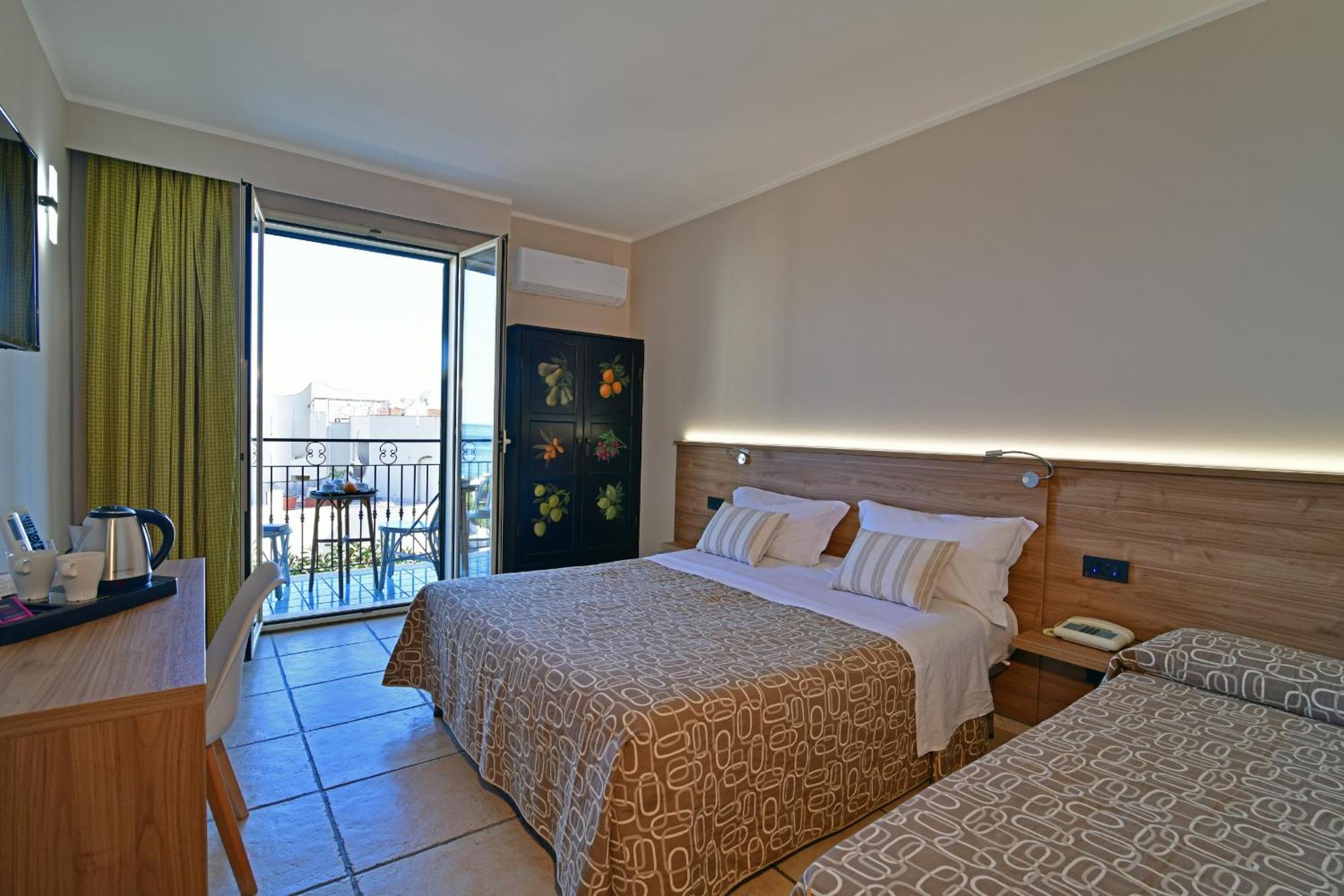 Hotel & Apartments Villa Linda Giardini Naxos Exteriör bild