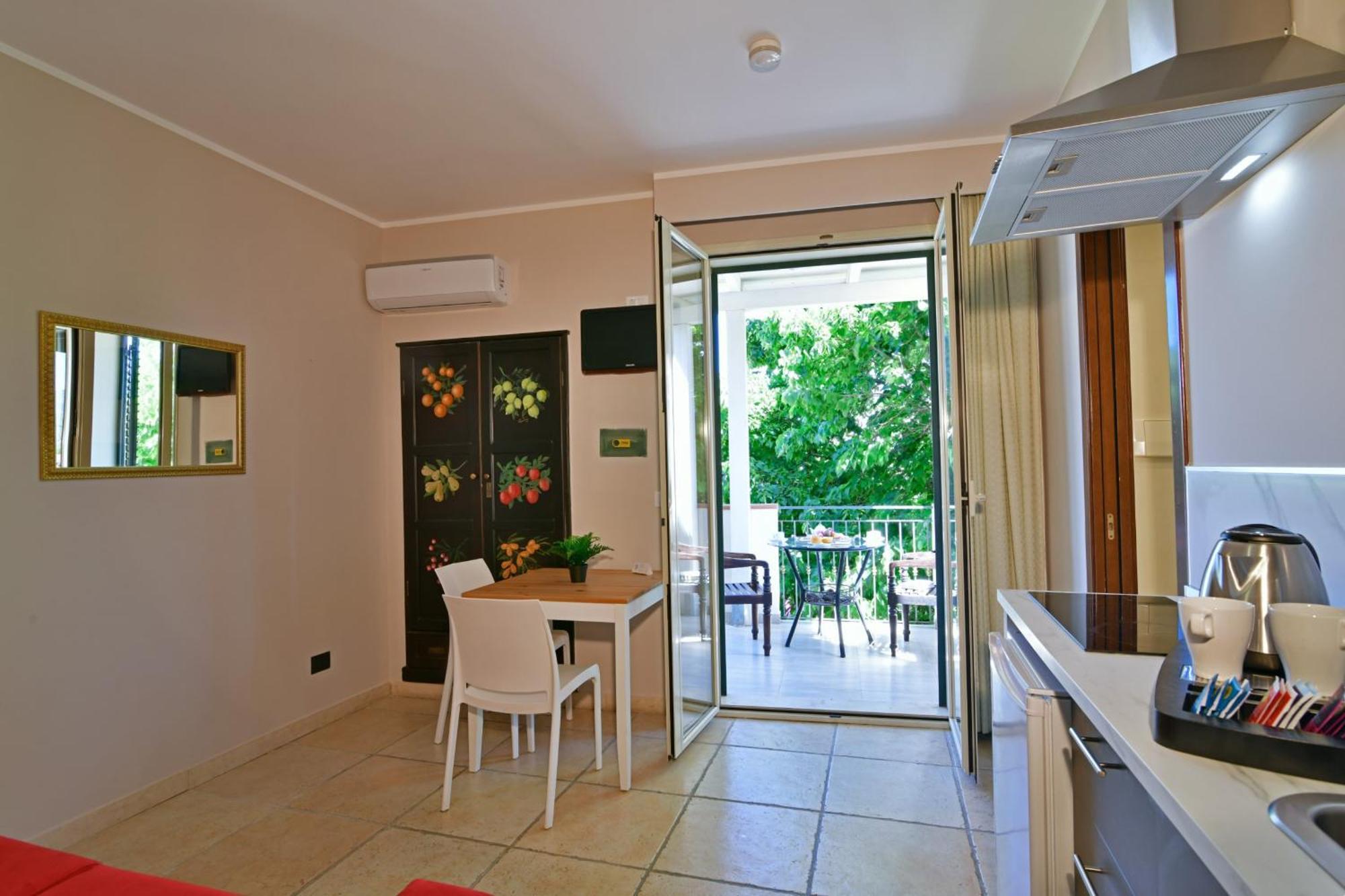 Hotel & Apartments Villa Linda Giardini Naxos Exteriör bild