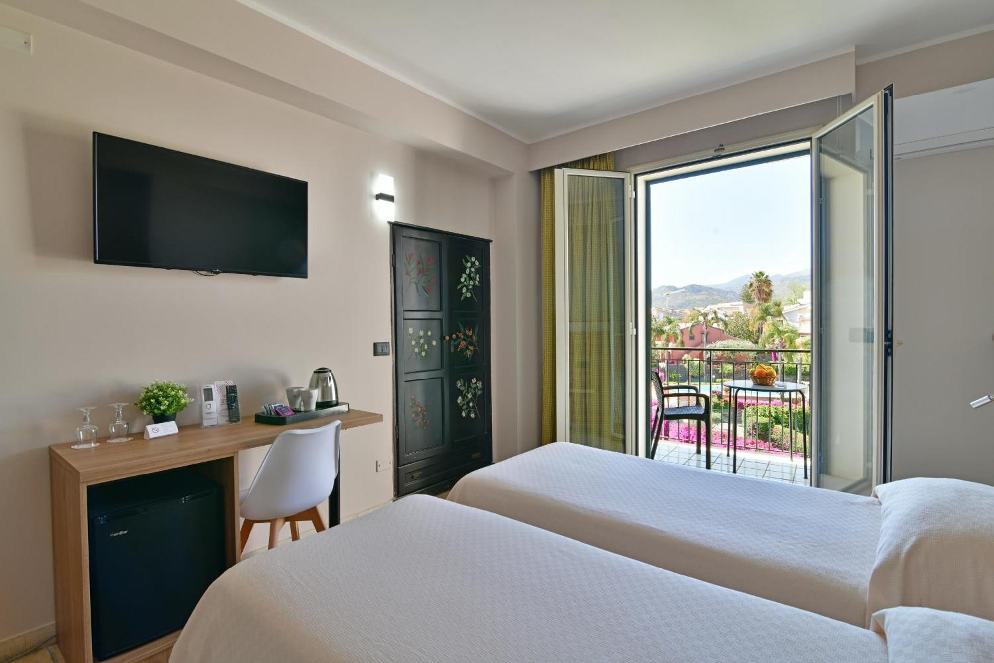 Hotel & Apartments Villa Linda Giardini Naxos Exteriör bild