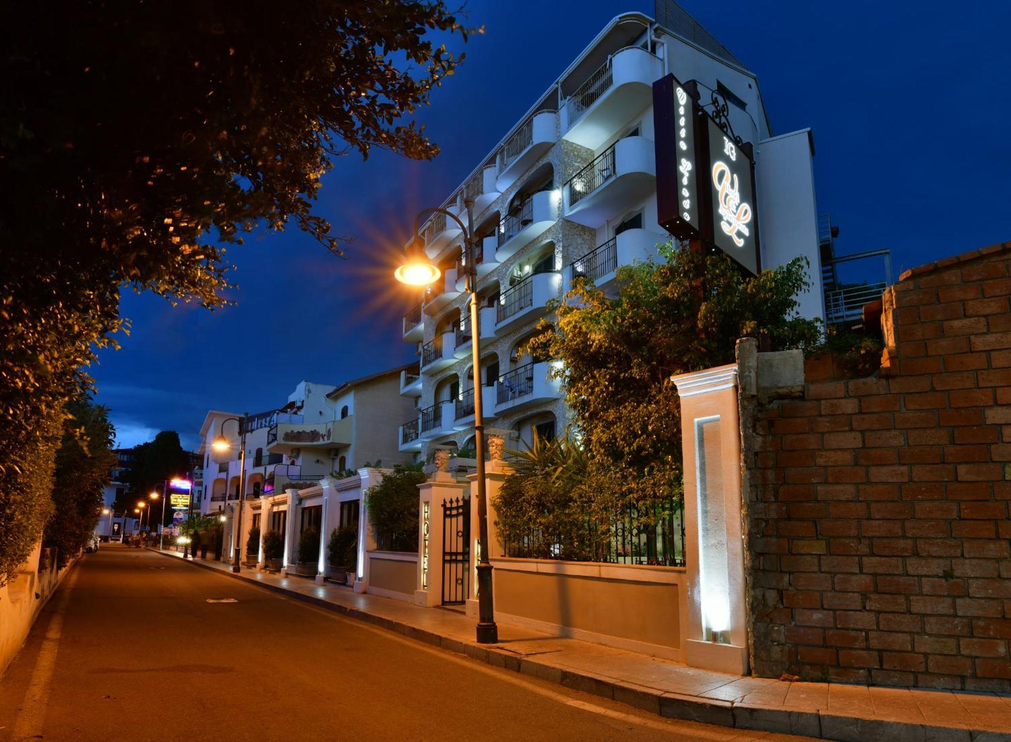 Hotel & Apartments Villa Linda Giardini Naxos Exteriör bild