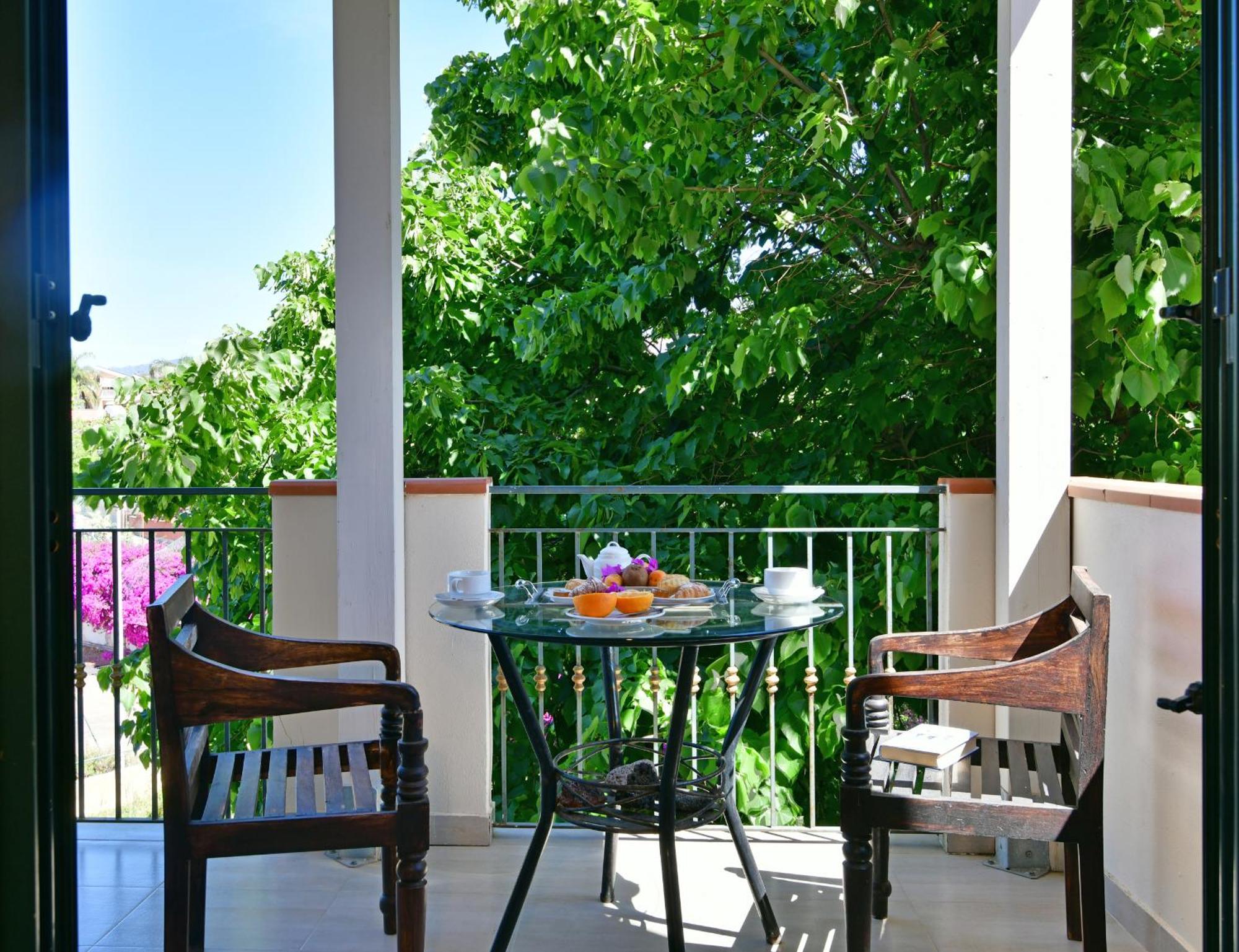 Hotel & Apartments Villa Linda Giardini Naxos Exteriör bild