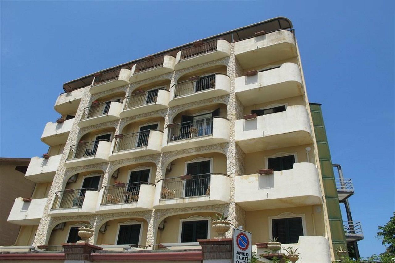 Hotel & Apartments Villa Linda Giardini Naxos Exteriör bild